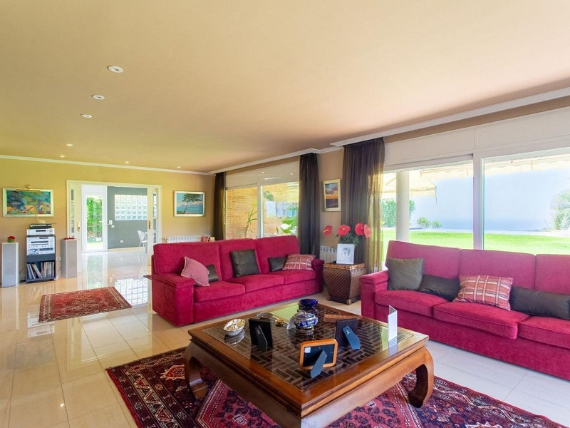 Дом с видом на море и горы в Сант-Андреу-де-Льяванерес, Барселона. Фото:  11