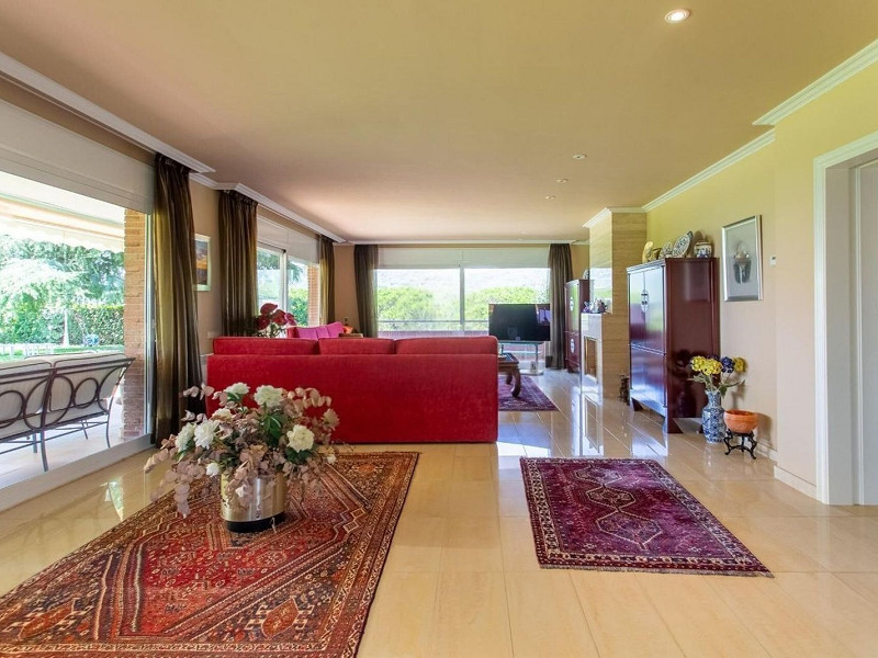 Дом с видом на море и горы в Сант-Андреу-де-Льяванерес, Барселона. Фото:  12