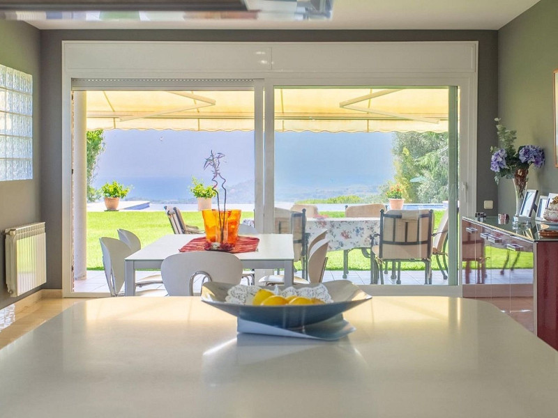 Дом с видом на море и горы в Сант-Андреу-де-Льяванерес, Барселона. Фото:  15