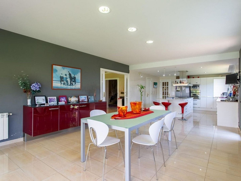 Дом с видом на море и горы в Сант-Андреу-де-Льяванерес, Барселона. Фото:  16