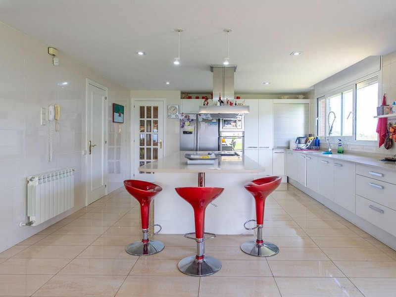 Дом с видом на море и горы в Сант-Андреу-де-Льяванерес, Барселона. Фото:  17