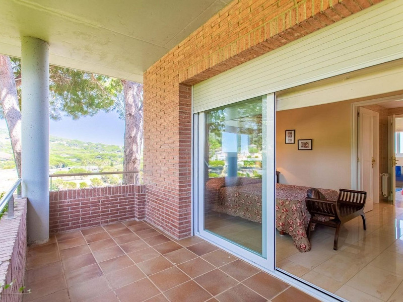 Дом с видом на море и горы в Сант-Андреу-де-Льяванерес, Барселона. Фото:  22