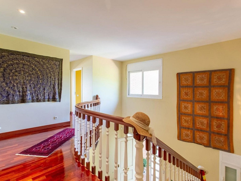 Дом с видом на море и горы в Сант-Андреу-де-Льяванерес, Барселона. Фото:  25