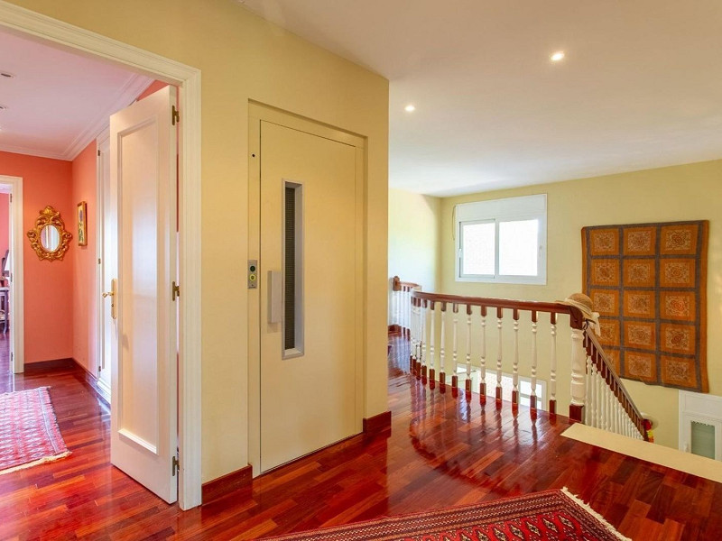 Дом с видом на море и горы в Сант-Андреу-де-Льяванерес, Барселона. Фото:  26