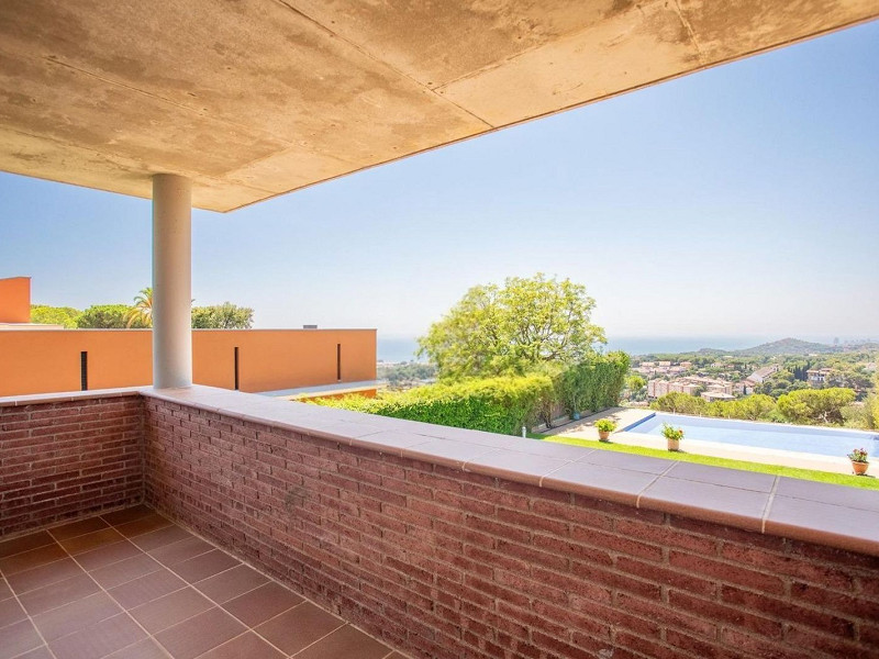Дом с видом на море и горы в Сант-Андреу-де-Льяванерес, Барселона. Фото:  30
