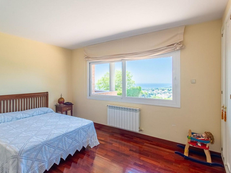 Дом с видом на море и горы в Сант-Андреу-де-Льяванерес, Барселона. Фото:  31