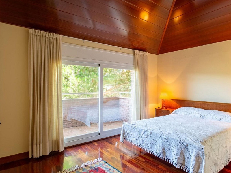 Дом с видом на море и горы в Сант-Андреу-де-Льяванерес, Барселона. Фото:  32