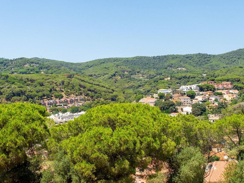 Дом с видом на море и горы в Сант-Андреу-де-Льяванерес, Барселона. Фото:  33