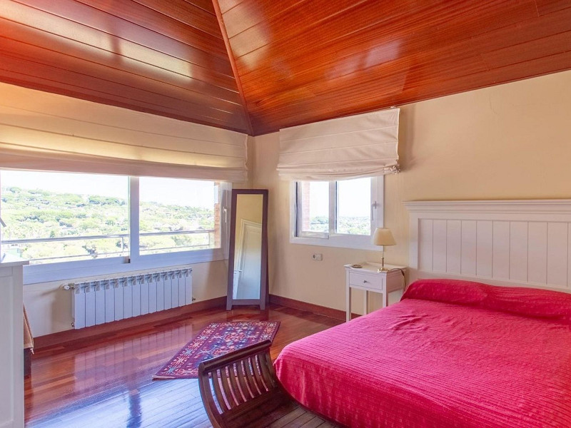 Дом с видом на море и горы в Сант-Андреу-де-Льяванерес, Барселона. Фото:  34