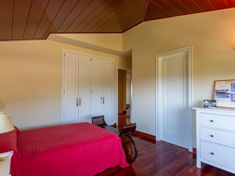 Дом с видом на море и горы в Сант-Андреу-де-Льяванерес, Барселона. Фото:  35