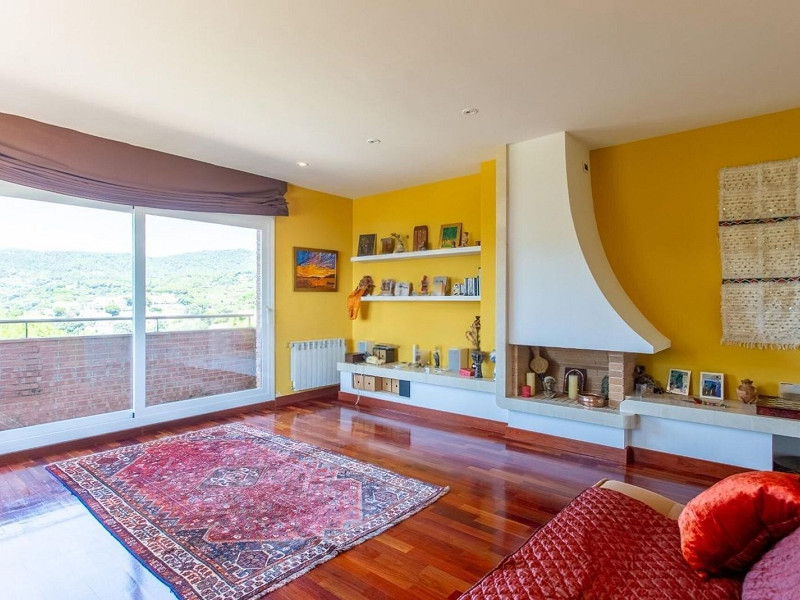 Дом с видом на море и горы в Сант-Андреу-де-Льяванерес, Барселона. Фото:  37