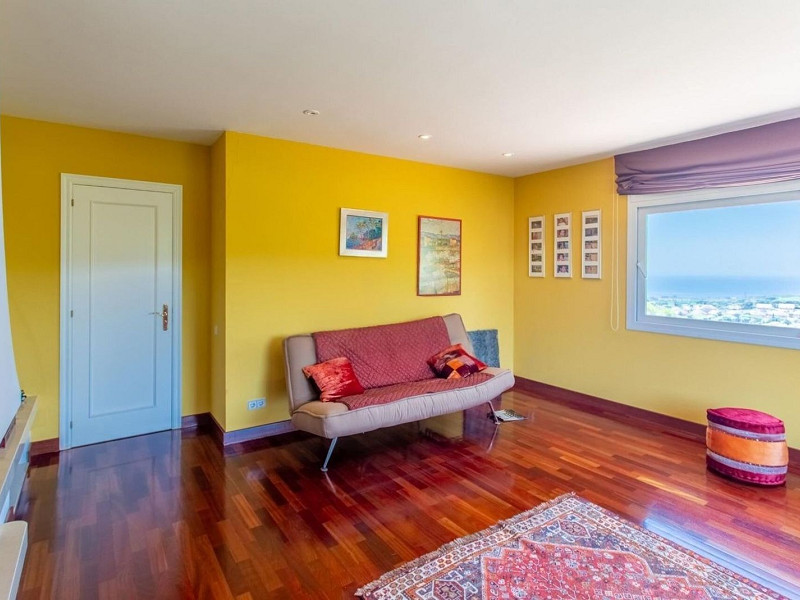 Дом с видом на море и горы в Сант-Андреу-де-Льяванерес, Барселона. Фото:  38