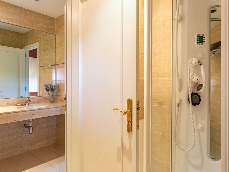 Дом с видом на море и горы в Сант-Андреу-де-Льяванерес, Барселона. Фото:  39