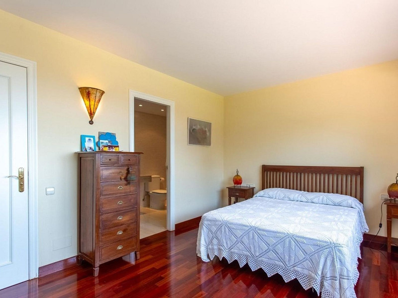 Дом с видом на море и горы в Сант-Андреу-де-Льяванерес, Барселона. Фото:  42