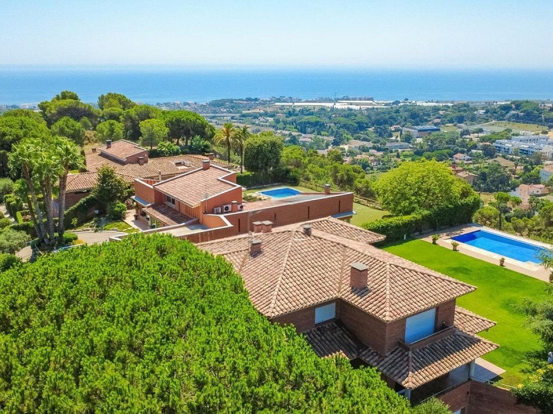 Дом с видом на море и горы в Сант-Андреу-де-Льяванерес, Барселона