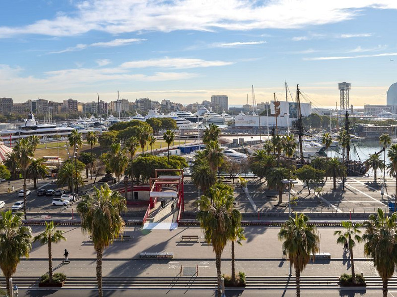 Piso de obra nueva en finca histórica frente al Port Vell, Barcelona. Foto:  3