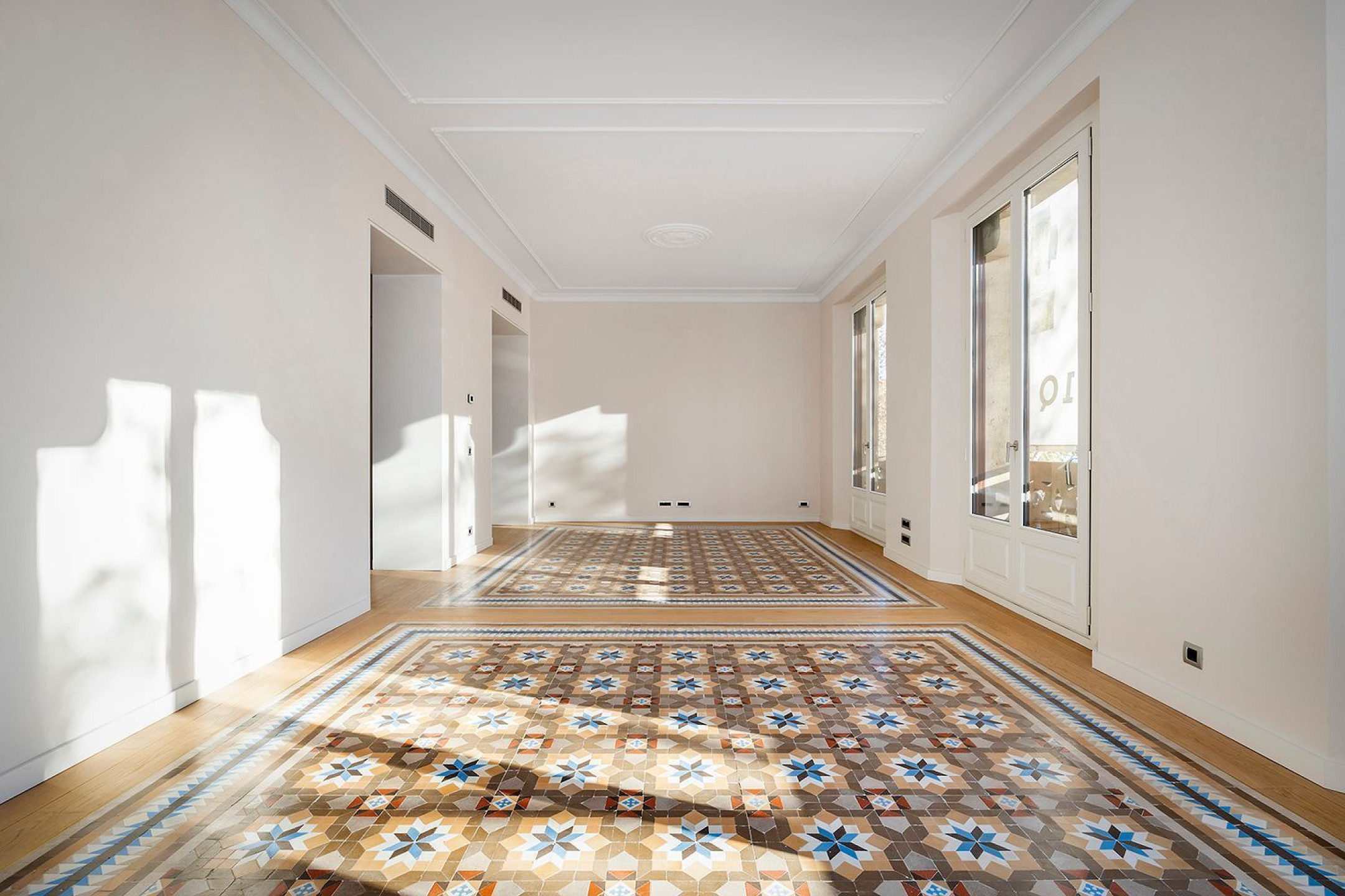 Apartamento de obra nueva singular con balcón histórico y vistas al mar en Port Vell, Barcelona