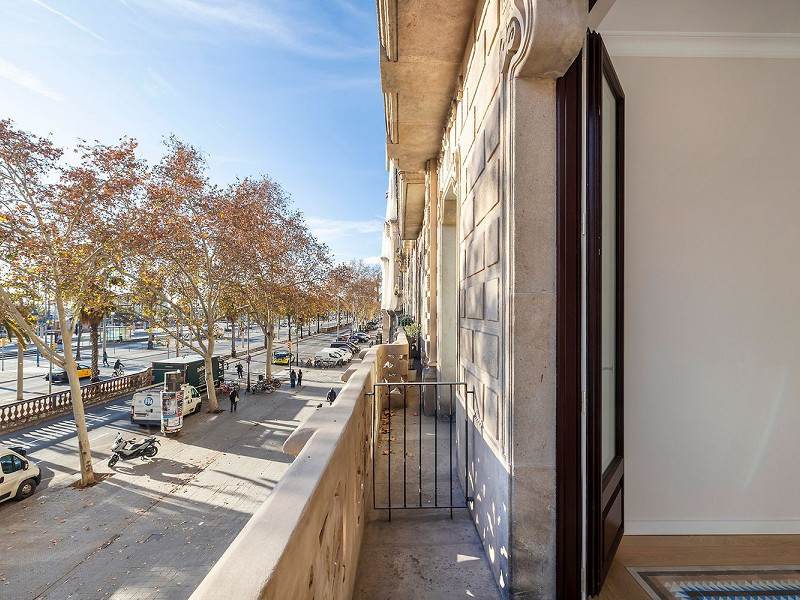 Apartamento de obra nueva singular con balcón histórico y vistas al mar en Port Vell, Barcelona. Foto:  3