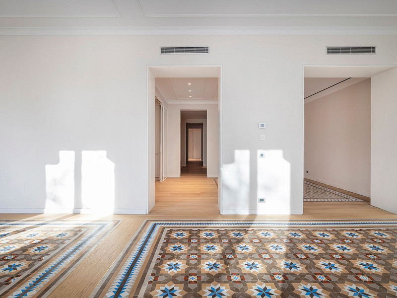 Apartamento de obra nueva singular con balcón histórico y vistas al mar en Port Vell, Barcelona. Foto:  5