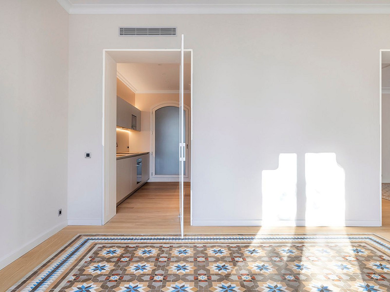 Apartamento de obra nueva singular con balcón histórico y vistas al mar en Port Vell, Barcelona. Foto:  6