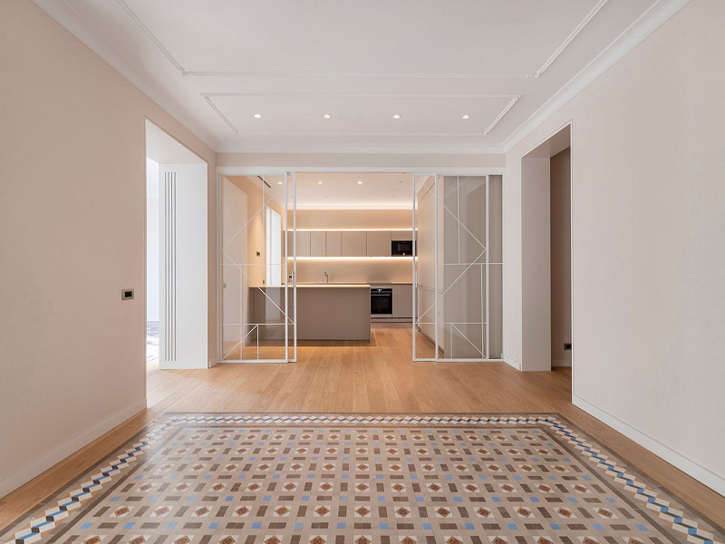 Apartamento de obra nueva singular con balcón histórico y vistas al mar en Port Vell, Barcelona. Foto:  7