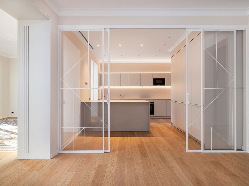 Apartamento de obra nueva singular con balcón histórico y vistas al mar en Port Vell, Barcelona. Foto:  9