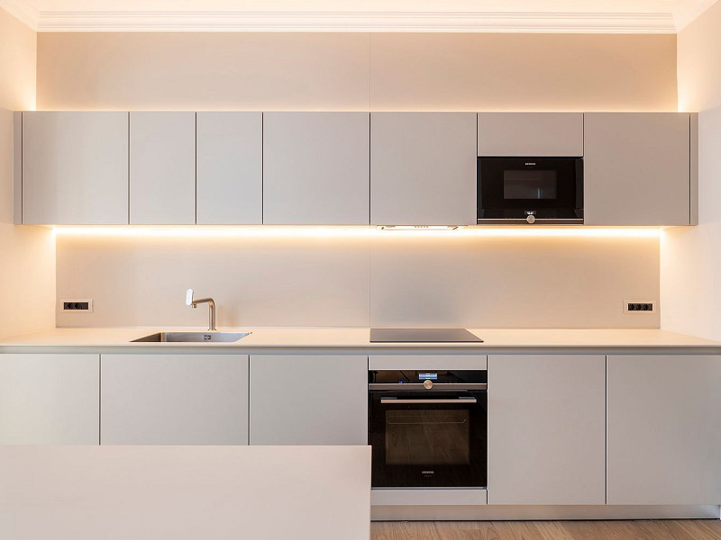 Apartamento de obra nueva singular con balcón histórico y vistas al mar en Port Vell, Barcelona. Foto:  11