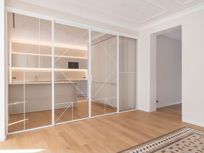 Apartamento de obra nueva singular con balcón histórico y vistas al mar en Port Vell, Barcelona. Foto:  14