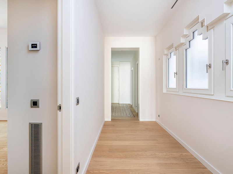 Apartamento de obra nueva singular con balcón histórico y vistas al mar en Port Vell, Barcelona. Foto:  18