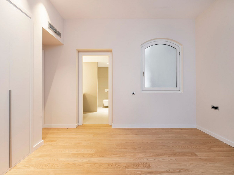 Apartamento de obra nueva singular con balcón histórico y vistas al mar en Port Vell, Barcelona. Foto:  19