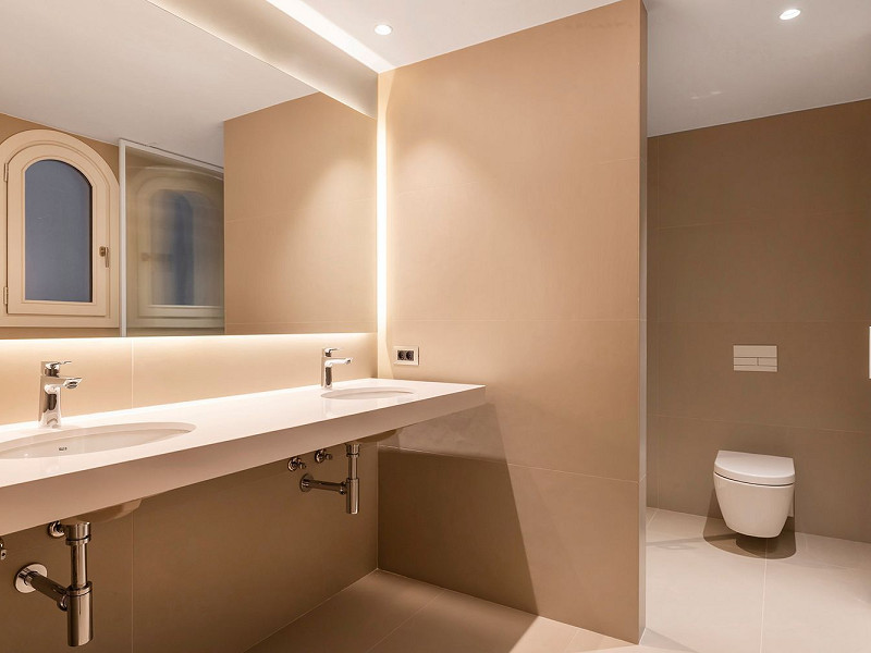 Apartamento de obra nueva singular con balcón histórico y vistas al mar en Port Vell, Barcelona. Foto:  20