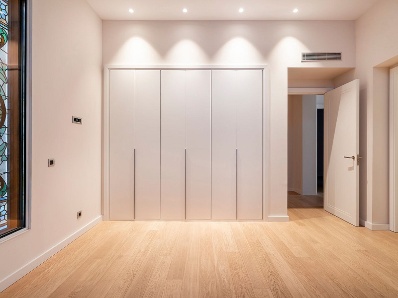 Apartamento de obra nueva singular con balcón histórico y vistas al mar en Port Vell, Barcelona. Foto:  21