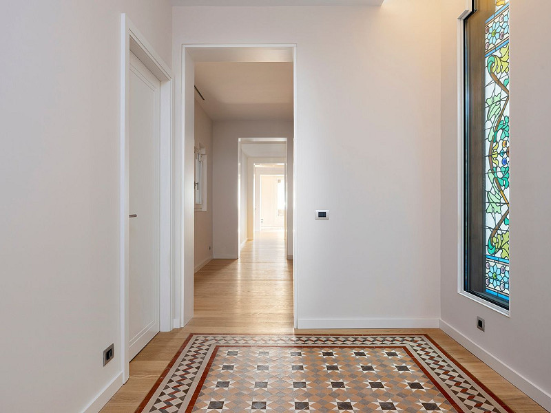 Apartamento de obra nueva singular con balcón histórico y vistas al mar en Port Vell, Barcelona. Foto:  23