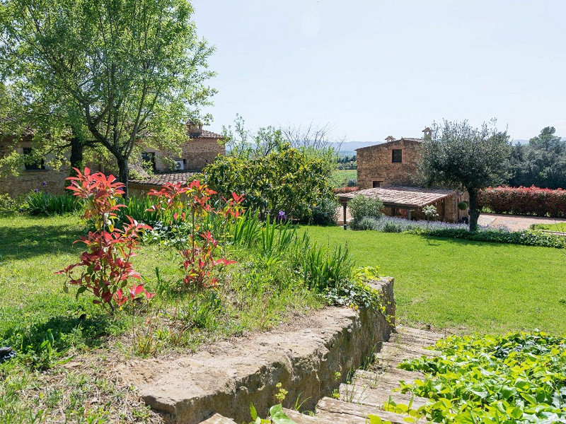 Magnificent old stone mansion in the picturesque mountainous area of Vulpellac in the province of Girona. Photo:  3