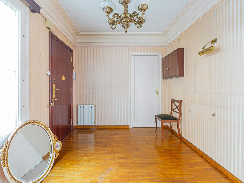 Piso luminoso de carácter clásico en l’Eixample, Barcelona. Foto:  28