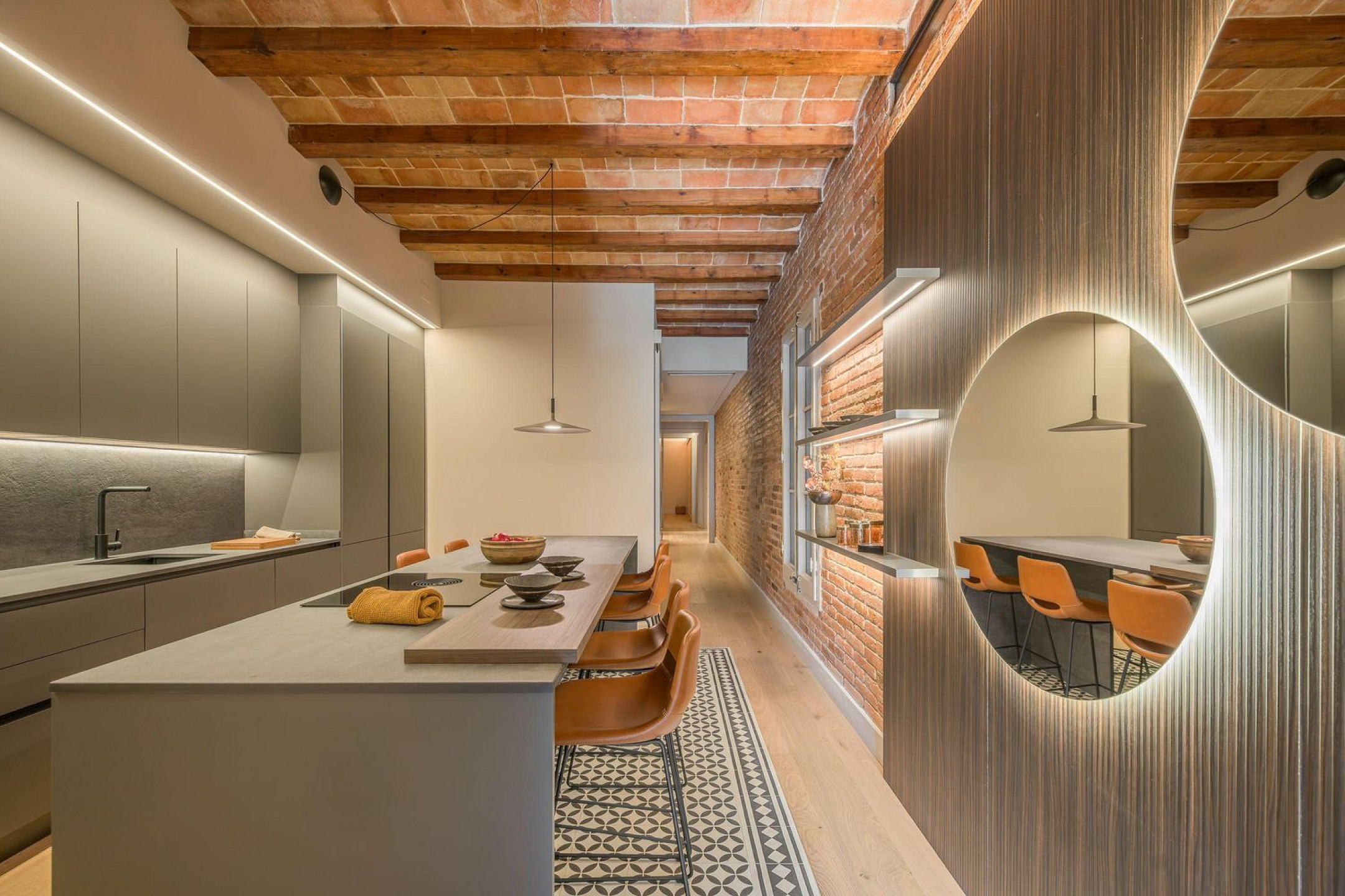 Piso rehabilitado de alto nivel en finca regia del Eixample, Barcelona