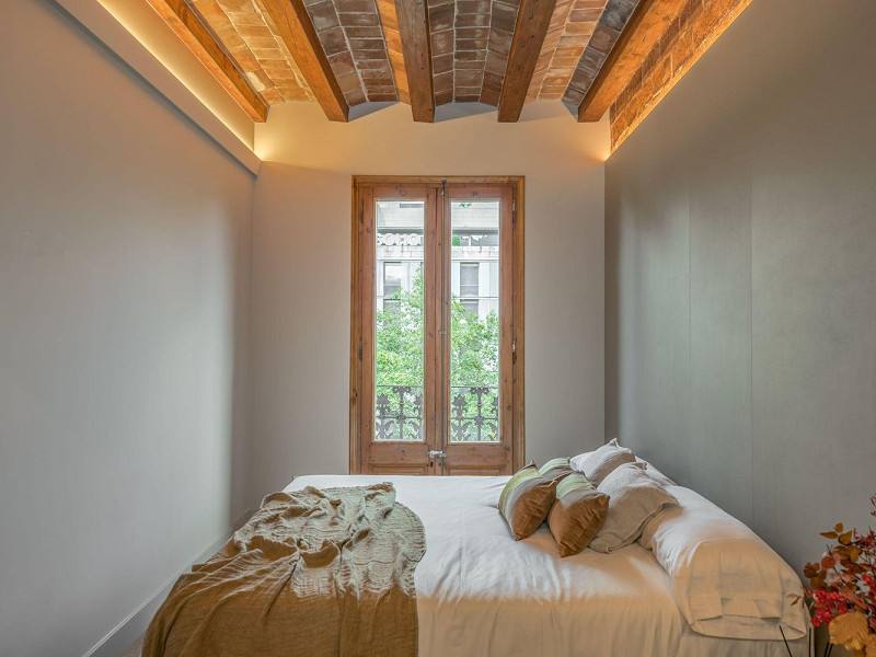 Piso rehabilitado de alto nivel en finca regia del Eixample, Barcelona. Foto:  12