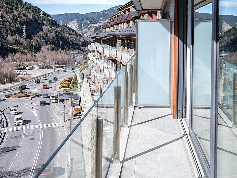 Apartment with Terrace and Wellness Facilities in El Tarter, Canillo. Photo:  5