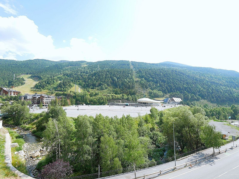 Apartment with Terrace and Wellness Facilities in El Tarter, Canillo. Photo:  6