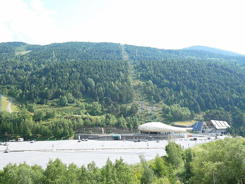 Apartment with Terrace and Wellness Facilities in El Tarter, Canillo. Photo:  7