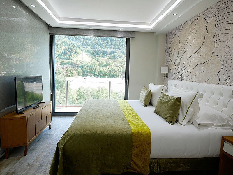 Apartment with Terrace and Wellness Facilities in El Tarter, Canillo. Photo:  15
