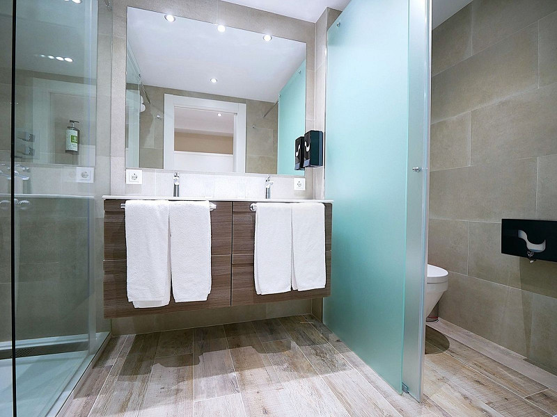 Apartment with Terrace and Wellness Facilities in El Tarter, Canillo. Photo:  20