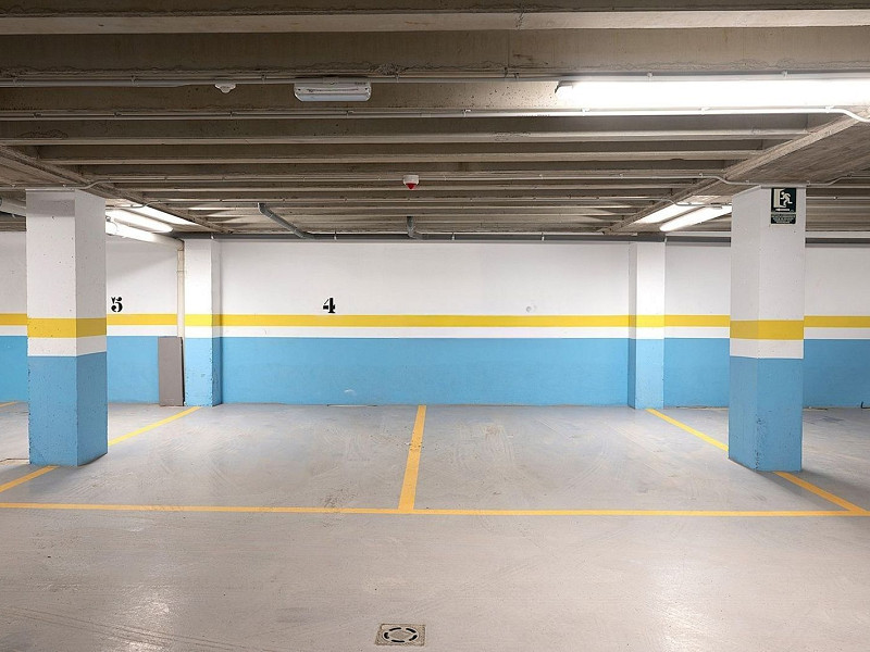 Apartment with Terrace and Wellness Facilities in El Tarter, Canillo. Photo:  21