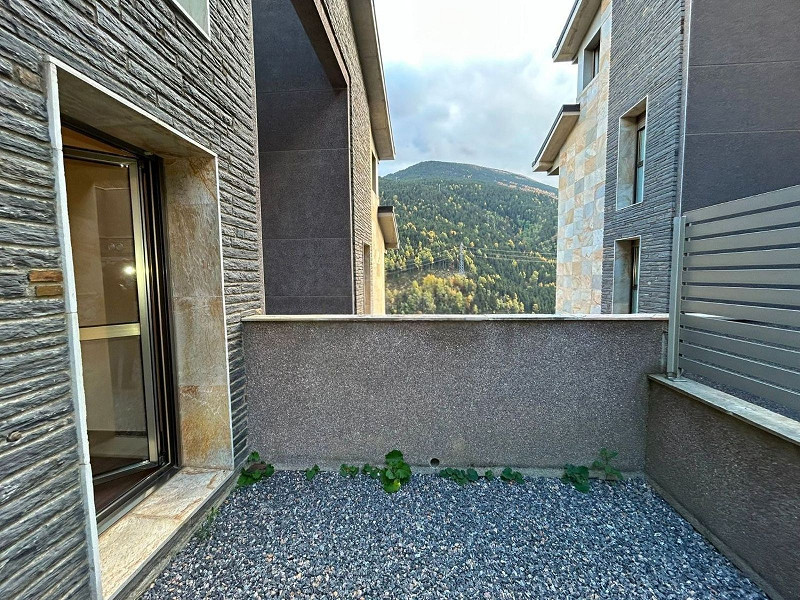 Apartment with Spacious Terrace in a Natural Setting in Ransol, Canillo. Photo:  8
