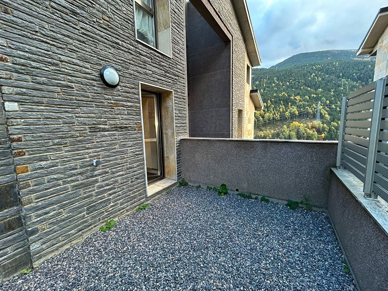 Apartment with Spacious Terrace in a Natural Setting in Ransol, Canillo. Photo:  9
