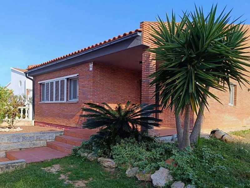 Fully Renovated Single-Level Detached Villa, Energy Self-Sufficient and with Sea Views in Valparaíso, Cunit. Photo:  6