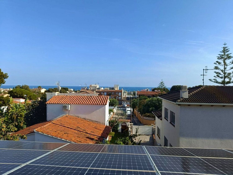 Fully Renovated Single-Level Detached Villa, Energy Self-Sufficient and with Sea Views in Valparaíso, Cunit. Photo:  61