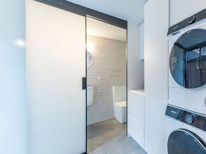 Casa pareada de diseño reformada con jardín y piscina en Gava Mar, Barcelona. Foto:  2