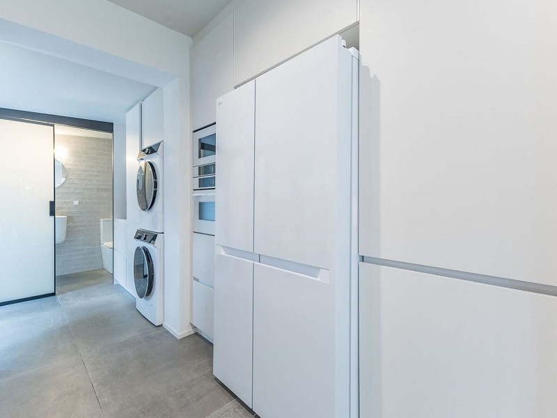 Casa pareada de diseño reformada con jardín y piscina en Gava Mar, Barcelona. Foto:  4