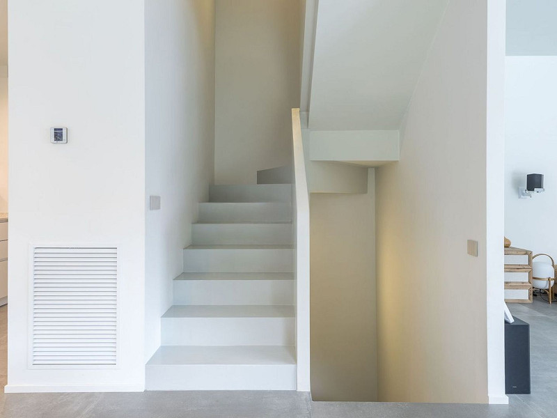 Casa pareada de diseño reformada con jardín y piscina en Gava Mar, Barcelona. Foto:  9